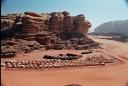wadi-rum-dykumos-kempinge-wadi-rum-didziulis-landsaftinis-draustinis-plotas-720-kvkm-cia-yra-auksciausia-jordanijos-virsune-jabal-rum-1754-m.jpg
