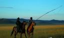 mongolai-ant-zirgu-stepese.jpg