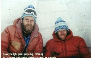 Kopimo į Elbrusą metu. Vytautas Dumbrovas kairėje.